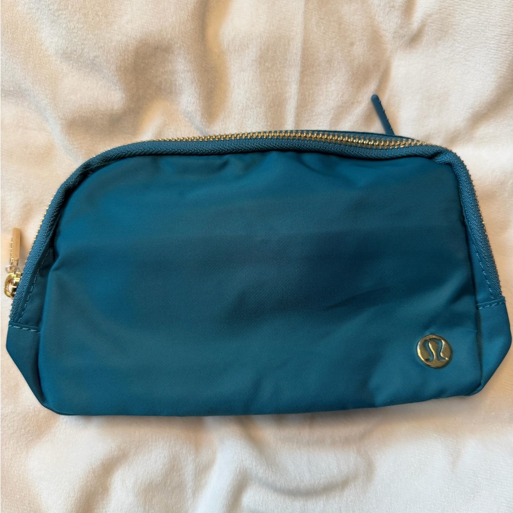 lululemon athletica Teal Cosmetic Bag